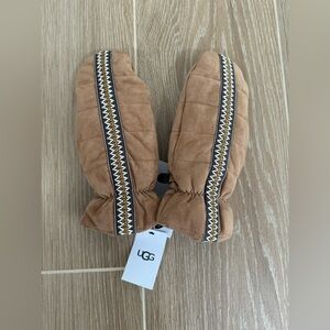UGG Tasman Mitten Chesnut Sz L/XL NWT